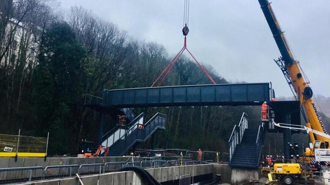 Llanhilleth footbridge crane lift hero