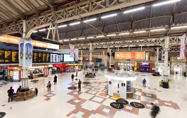 London Victoria central side concourse