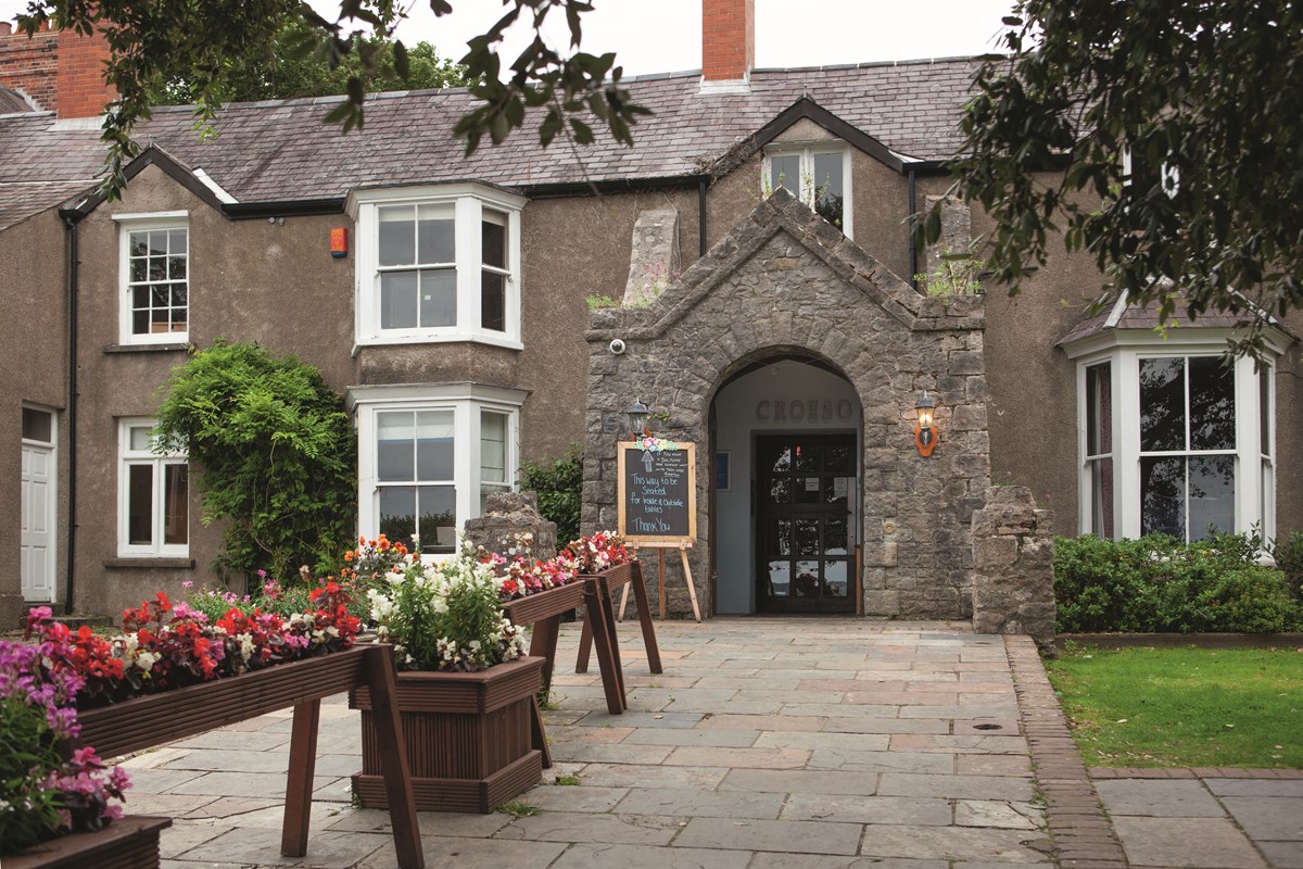 The Manor House at Lydstep Beach