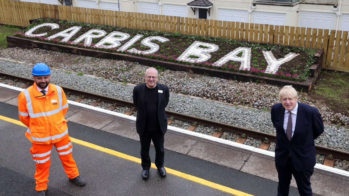 Carbis Bay new station sign: Left to right: Adam Cooper Watson, Network Rail project manager; Sir Peter Hendy, Chair of Network Rail; Prime Minister, Boris Johnson.