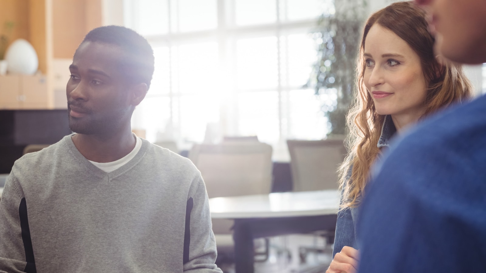 Group of people listening (image): Group of people listening (image)