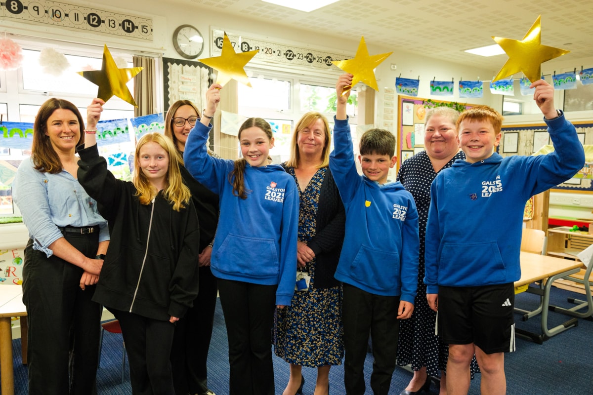Jake, Kimberly, Ewan and Rebecca from P7 with Head Teacher Shona Murphy and the senior leadership team