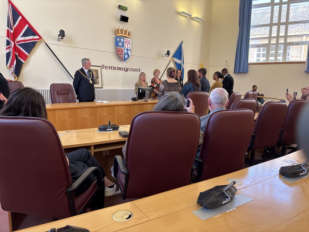 New UK citizens make their pledge in the Moray Council chambers as part of their citizenship ceremony in front of family and friends and Moray Council Civic Leader, Cllr John Cowe; Senior Registrar, Liz Lambie; Deputy Lieutenant for Banffshire, Kay Gauld; and Vice Lord-Lieutenant for Moray, Nancy Ro