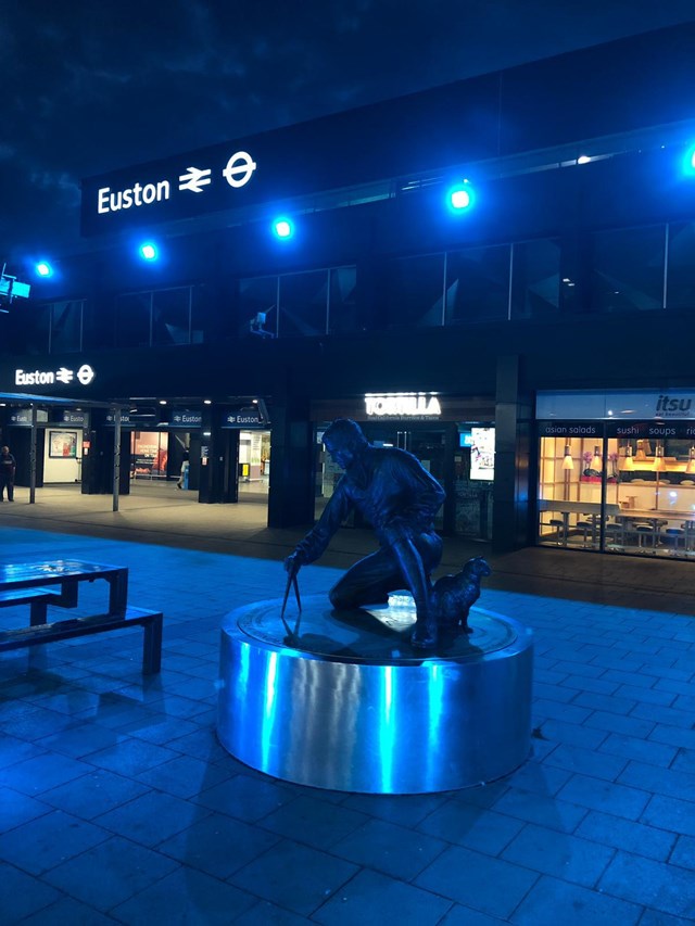 Captain Flinders statue at Euston turned blue