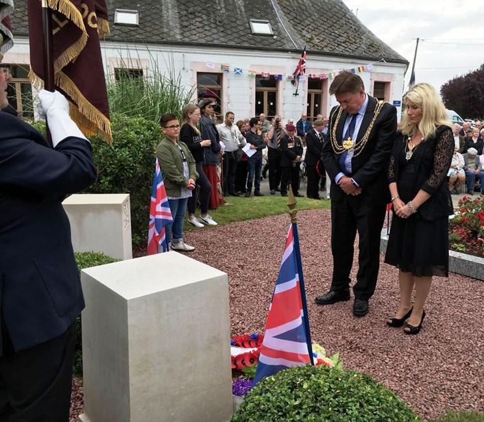 Lord Mayor joins residents of Bus Les Artois to pay tribute to Leeds Pals: lm1-sommetribute.jpg