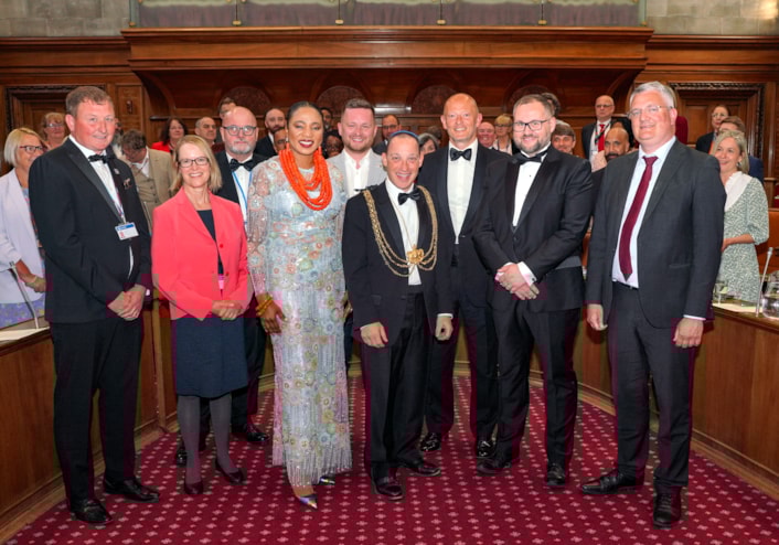 Lord Mayor of Leeds 25-26-2: Lord Mayor of Leeds 25-26-2