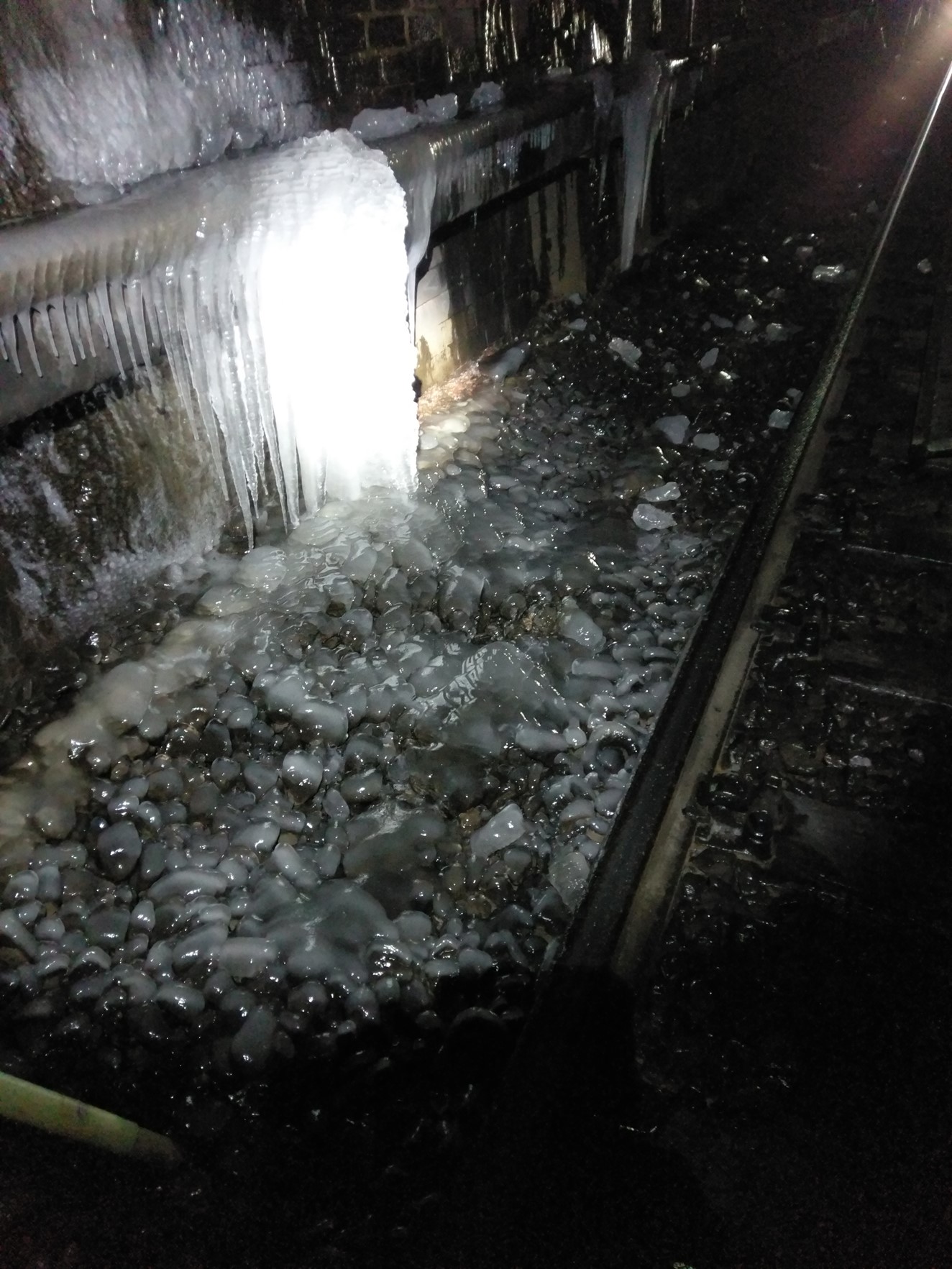 Kilsby tunnel icicles edging close to overhead wires