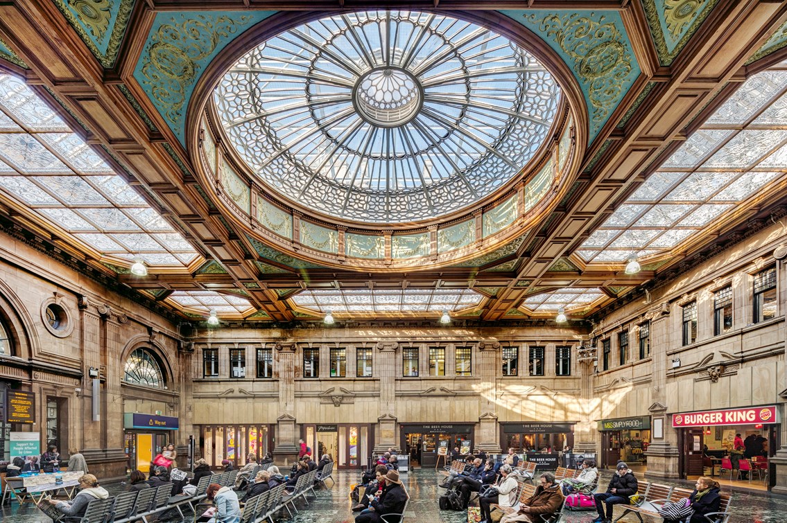 Edinburgh Waverley stands out from the crowd as station retail sales continue to rise: Edinburgh Waverley station