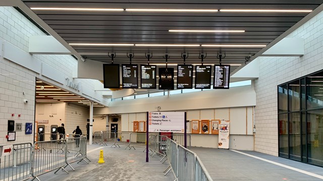 Passengers reminded of Wolverhampton station lift improvements: Wolverhampton station - internal