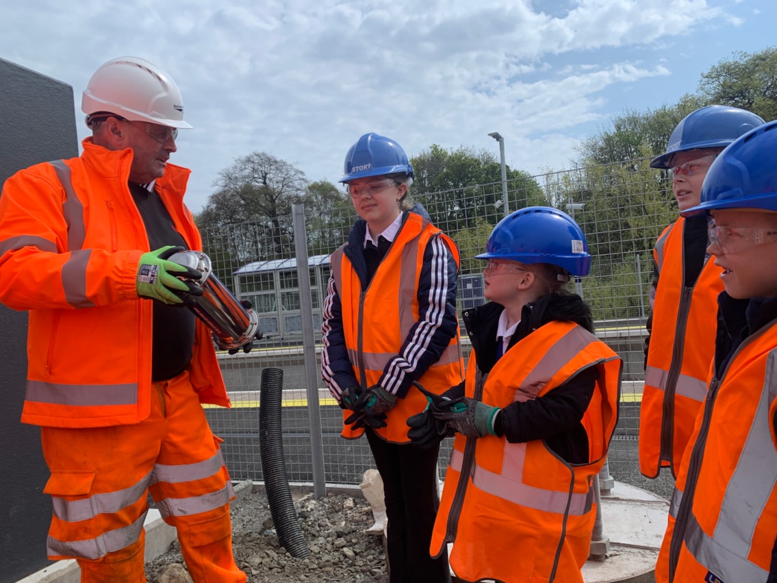 Joe Mulvenna and school kids at Cameron Bridge