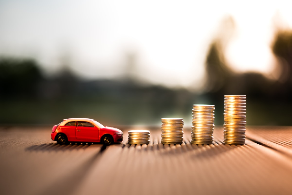 Go.Compare car insurance cost - when to buy