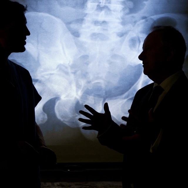 Alex Neil visits Edinburgh Royal Infirmary to announce the Major Trauma Network: This image belongs to Gareth Easton. For use of this image please use the contact details below:
Tel: 07752666522
info@garetheastonphotography.com