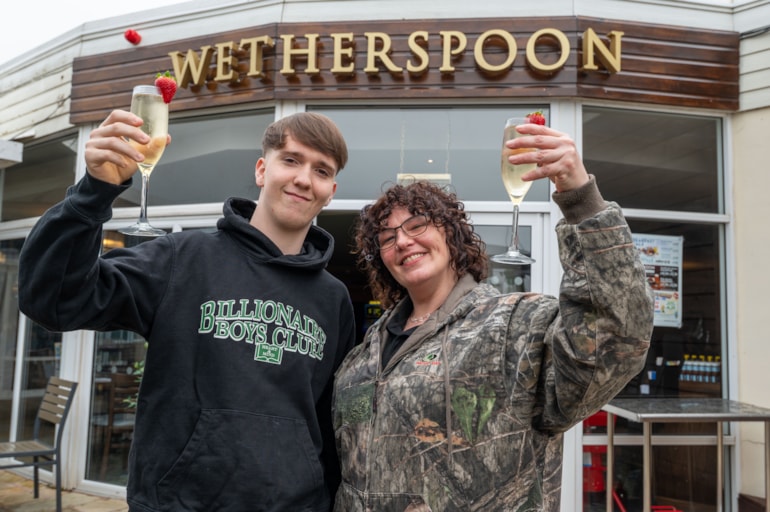 Haven’s Cala Gran Holiday Park opens its doors to new J D Wetherspoon pub, The Springfield