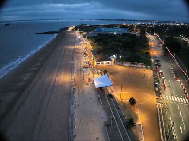 Speakers Cnr and Windbreaks shelter