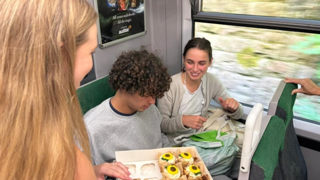 Passengers with sunflower cakes: Passengers with sunflower cakes