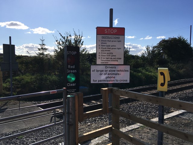 Residents invited to find out about improvements at Nottinghamshire level crossing: An example of Minature Stop lights which will be installed at Nature Reserve level crossing in 2019