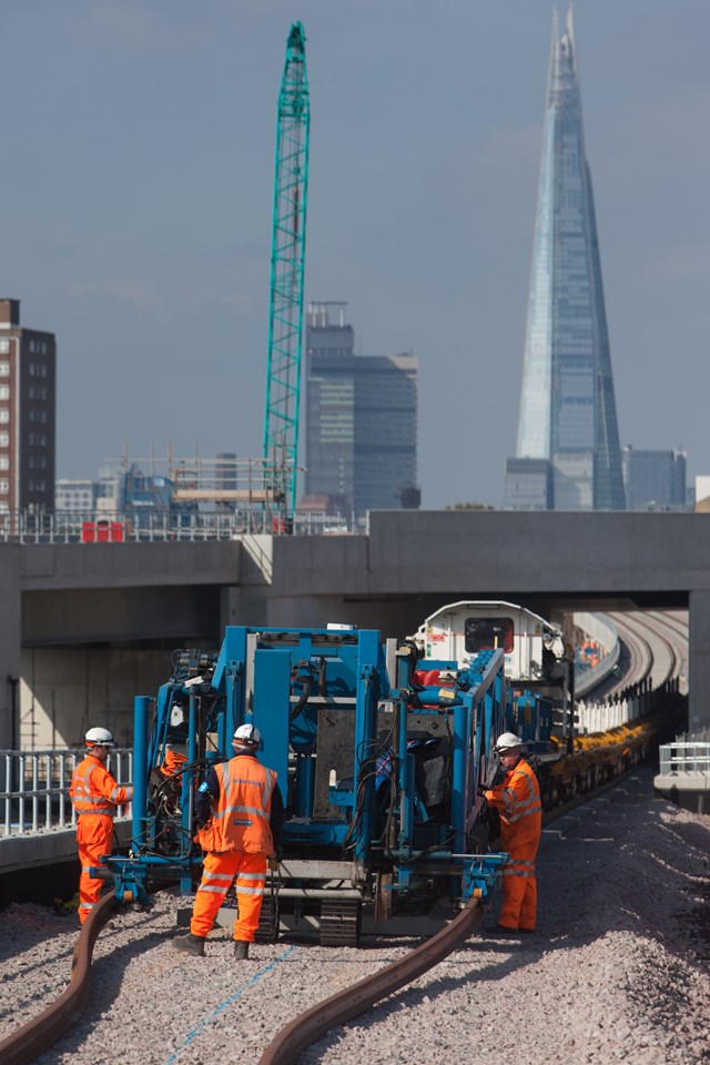 VIDEO: New junction to unlock London Bridge railway bottleneck moves closer to completion as first tracks are laid: NTC at BDU with Shard in background