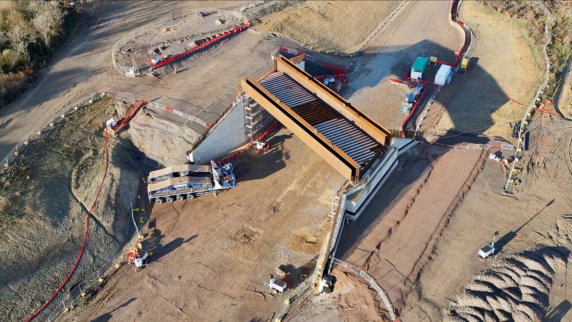 East West Rail bridge lifted into place by HS2 engineers in Calvert 4