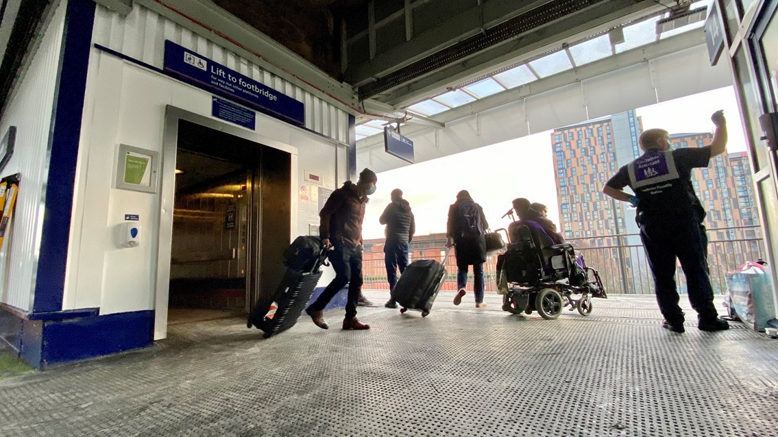 Passengers leaving platform 13 and 14 lifts at Manchester Piccadilly