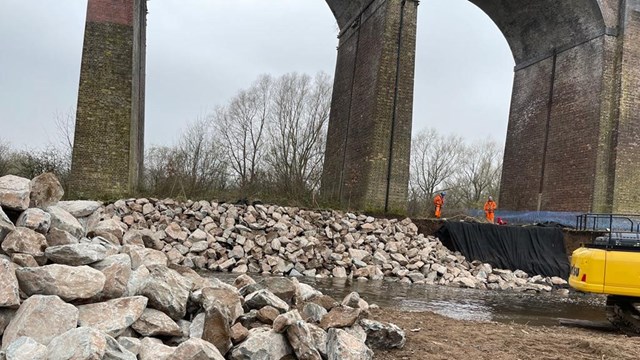 Anti-erosion work underway beneath Greater Manchester railway viaduct: Erosion protection work beneath Reddish Vale viaduct-2