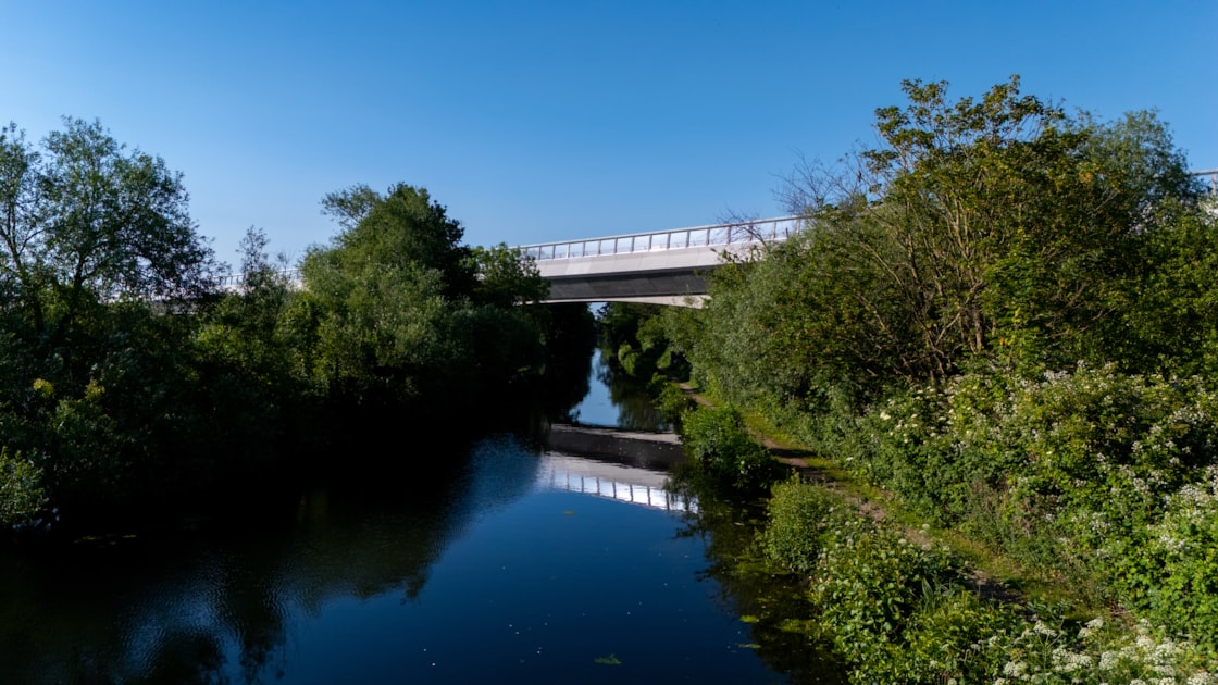 View of Colne Valley viaduct as it crosses the Grand Union Canal (June 2025) 00001