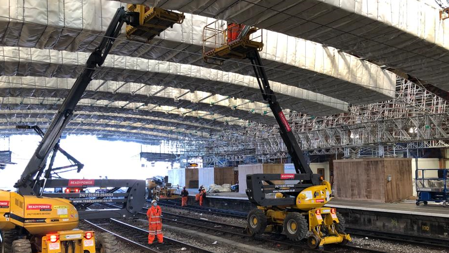 Platforms to reopen at Bristol Temple Meads station ahead of roof restoration: Scaffolding installation-2