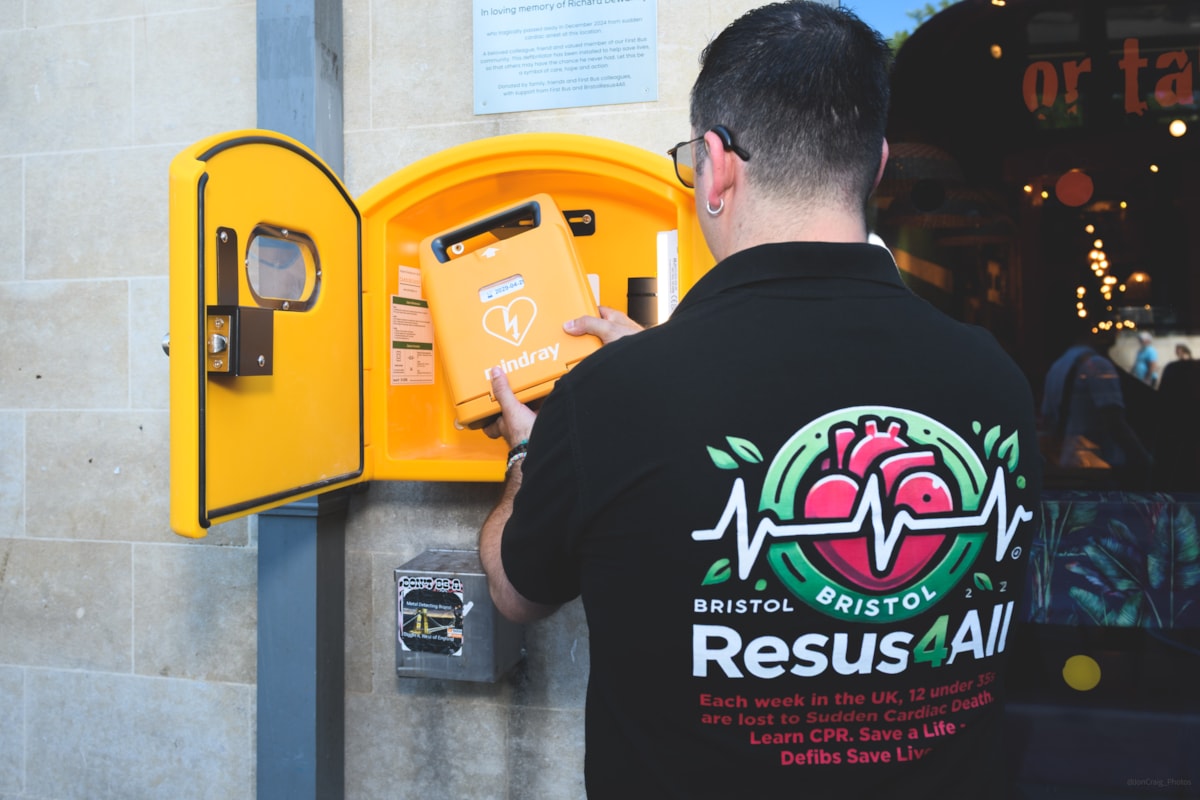 First Bus driver Carlos Santos with the defibrillator @JonCraig Photos
