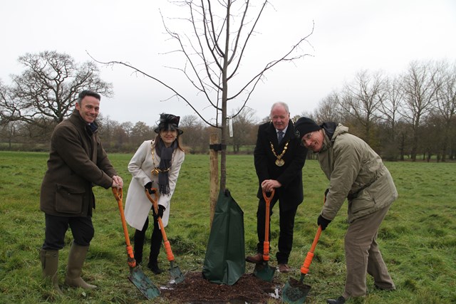 aldenham-country-park-planting-with-guests-2