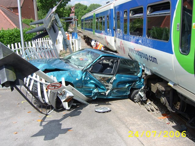 Shiplake level crossing collision (2): Shiplake level crossing collision (2)