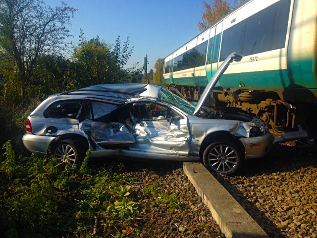 Level crossing incident involving car 1
