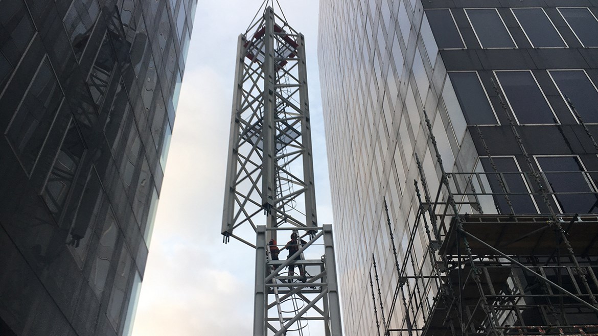 HS2 - New images show demolition of Euston towers: Tower crane assembly at Euston