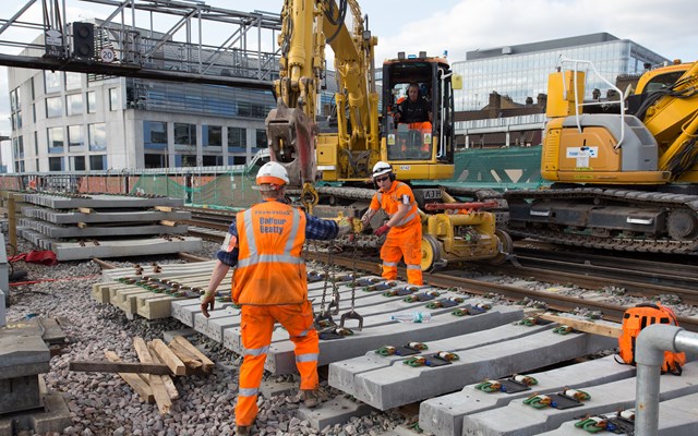 South East - Easter - Picking up sleepers near London Bridge: Picking up sleepers near London Bridge