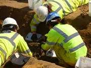 Archaeologists excavate the Offord Cluny burial (2) ©MOLA Headland Infrastructure