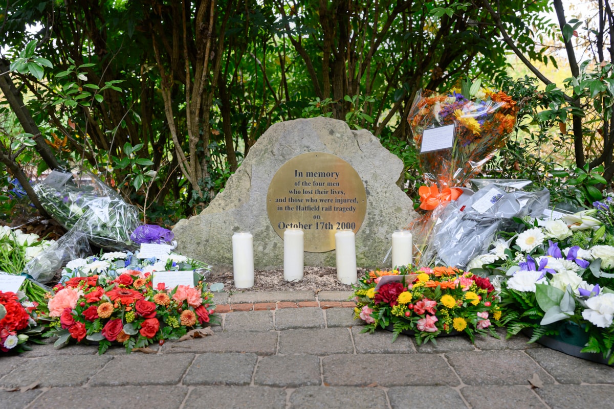 Tributes on the 25th anniversary of the Hatfield Rail Crash (2)