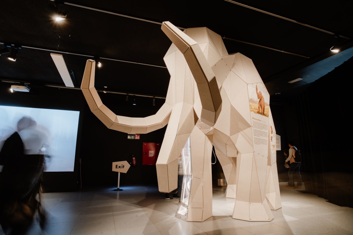 Life-sized 3D model of a mammoth, featured in GIANTS. Photo (c) Fisheye (4)