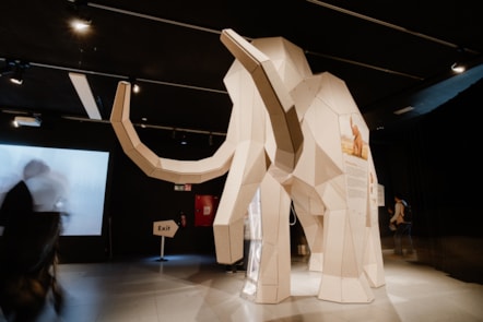 Life-sized 3D model of a mammoth, featured in GIANTS. Photo (c) Fisheye (4)