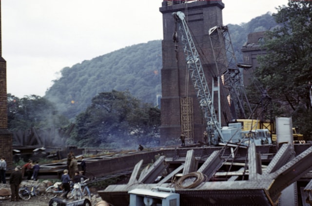 Taffs well walnut tree viaduct1 - credit John Bulpin: Taffs well walnut tree viaduct1 - credit John Bulpin