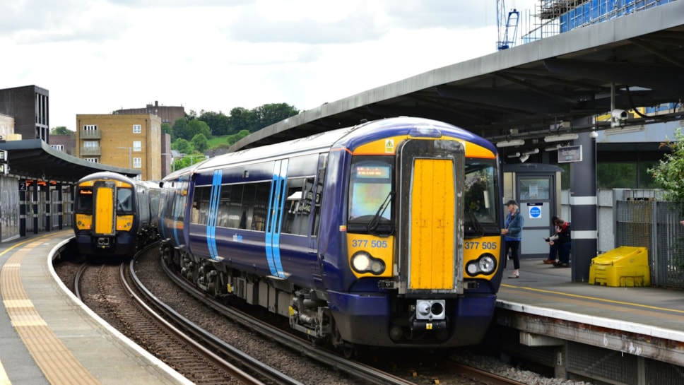 Image shows Class 377 Southeastern train-2