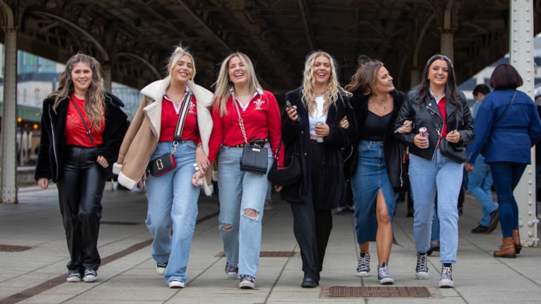 Cymru yn erbyn Ffrainc: Great Western Railway yn rhedeg 54 o drenau ar gyfer gêm fawr y Chwe Gwlad ar ddydd Sul