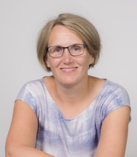 Claire Whitmore headshot