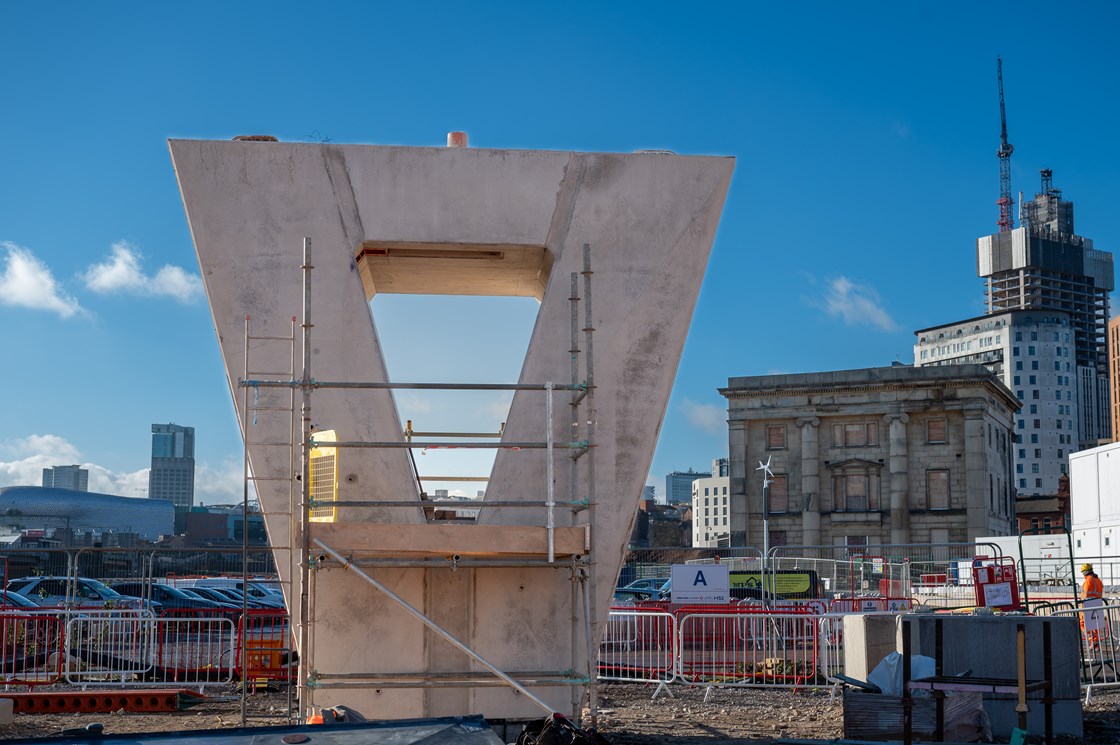 The first giant Curzon 3 Viaduct pier in Birmingham