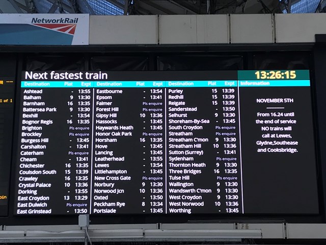Largest (and clearest) ever passenger information display goes live at Victoria Station putting passengers first: Victoria CIS (5)