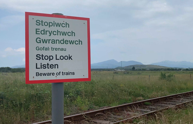 SLL sign Harlech level crossing