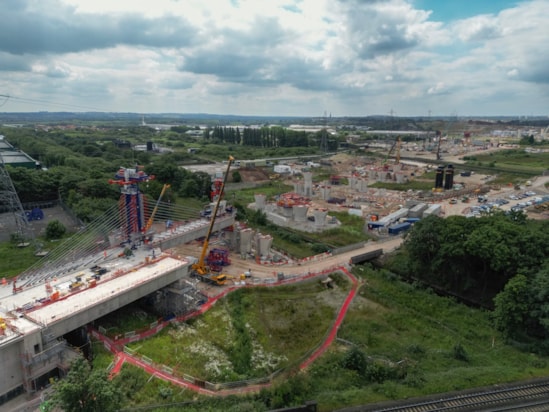 A giant cantilever structure, used in the UK for the first time, has built the first section of HS2’s 472 metre River Tame West Viaducts.