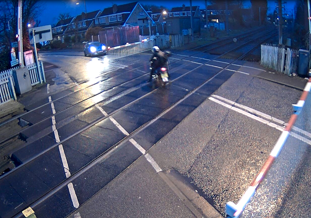Navigation Street level crossing missuse 2