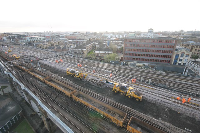 New viaduct comes into use as trains return to Charing Cross, Cannon Street and Waterloo East after Thameslink Programme’s Christmas and New Year work: Thameslink programme December 2015 (2)