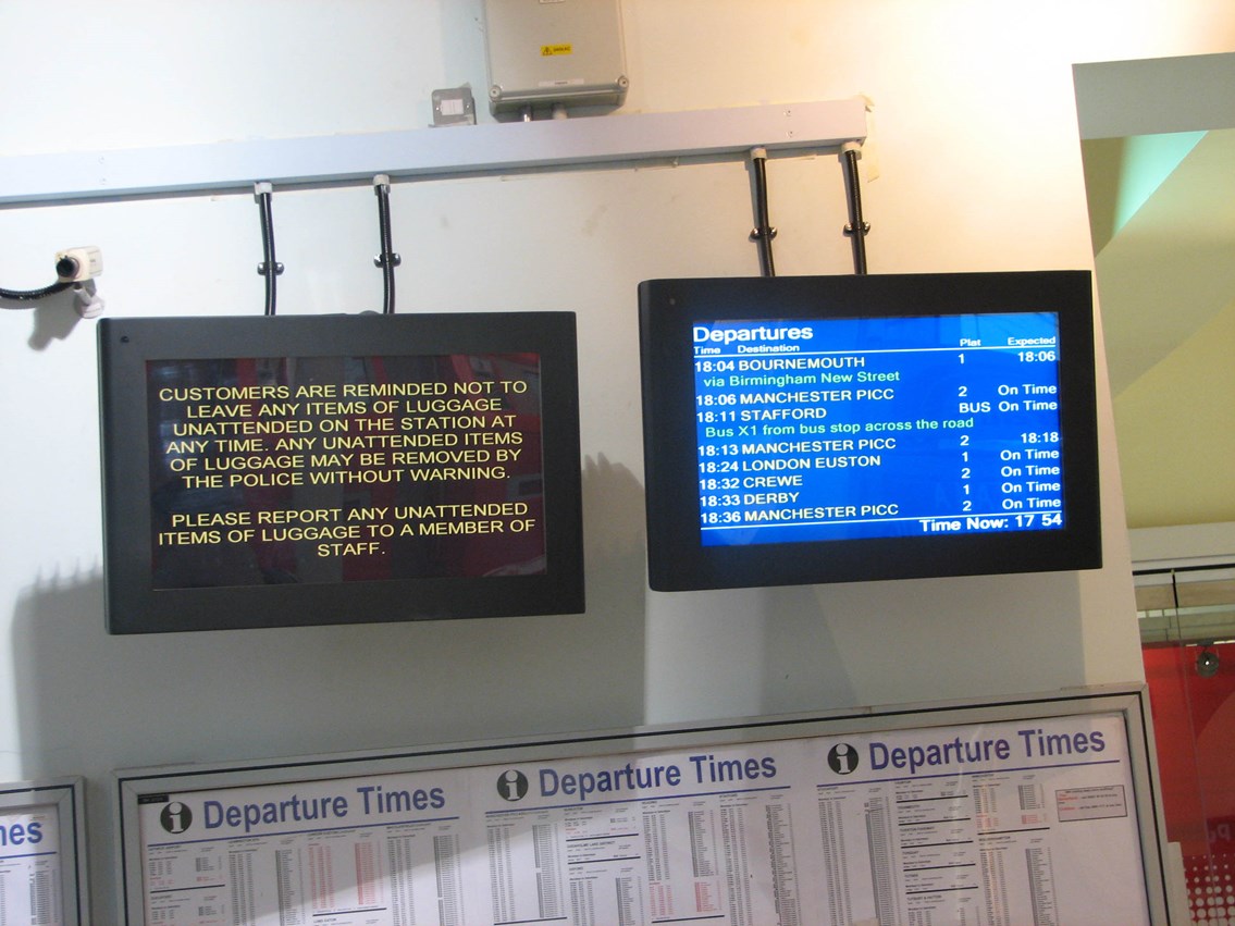 Customer Information Screens: New CIS at Stoke-on-Trent, part of a £6.6m investmentment by Network Rail and the DfT. Similar screens are being introduced at 24 stations throughout the LNW route.  (August 2006)