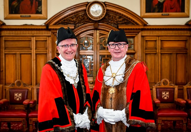 The Mayor (right) and Deputy Mayor (left)