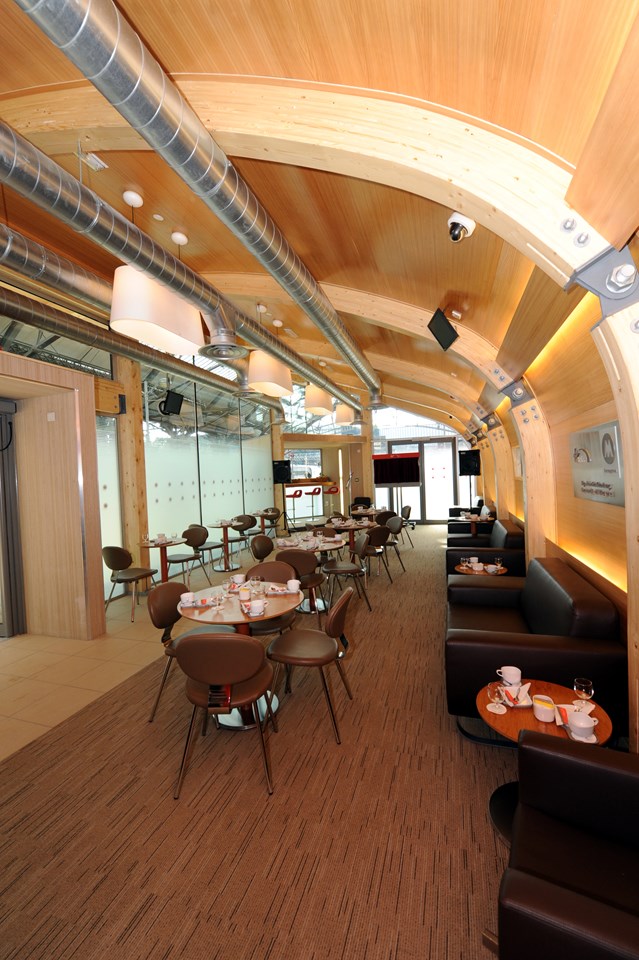 First class lounge interior: First class lounge interior
