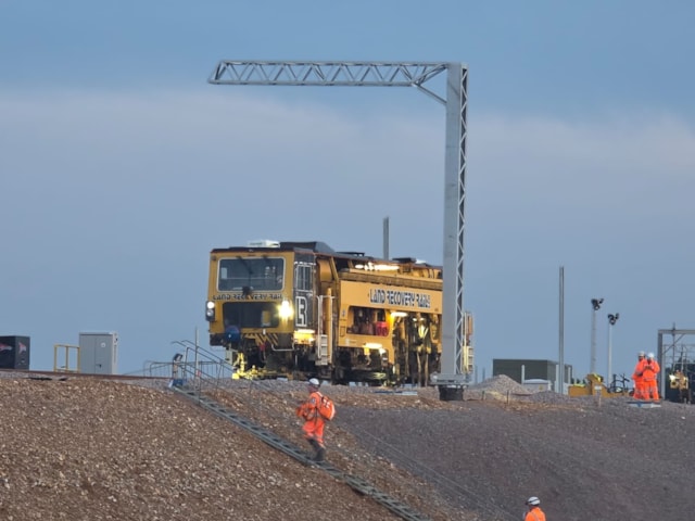 Tamper maintenance machine arrives at  Radlett interchange: Tamper maintenance machine arrives at  Radlett interchange